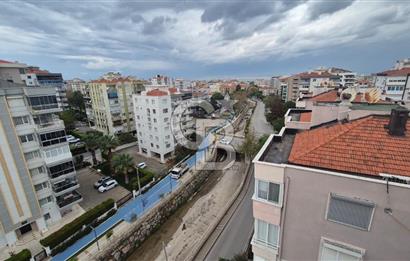 Narlıdere Çamtepe'de Deniz Manzaralı Bakımlı Ferah 3+1 Daire