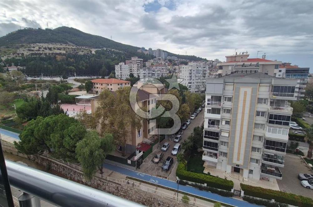 Narlıdere Çamtepe'de Deniz Manzaralı Bakımlı Ferah 3+1 Daire