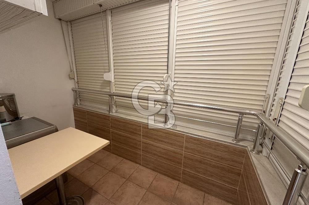 Maltepe'de Feyzullah Mahallesi'de Ferah ve şık 3+1 Satılık Daire
