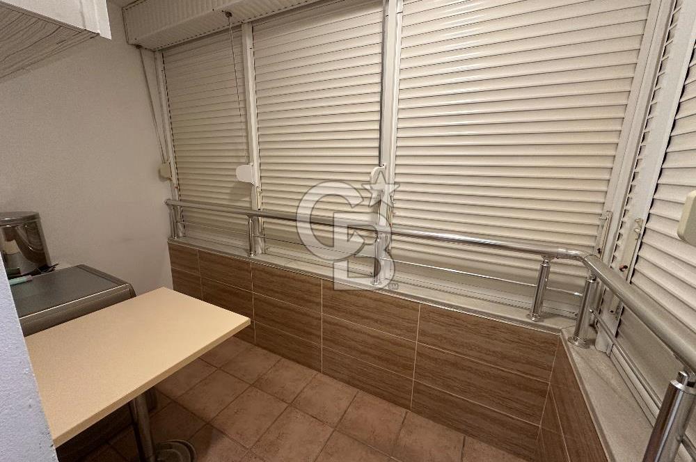 Maltepe'de Feyzullah Mahallesi'de Ferah ve şık 3+1 Satılık Daire