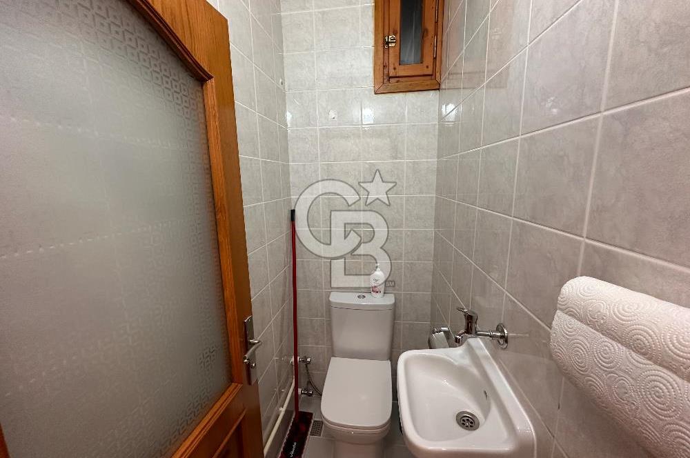 Maltepe'de Feyzullah Mahallesi'de Ferah ve şık 3+1 Satılık Daire