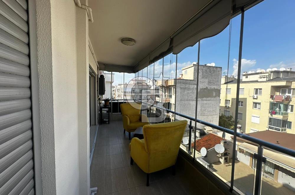 Karşıyaka'da Merkezi konumda 6+1 Satılık Lüks Daire