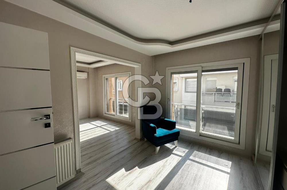 Karşıyaka'da Merkezi konumda 6+1 Satılık Lüks Daire