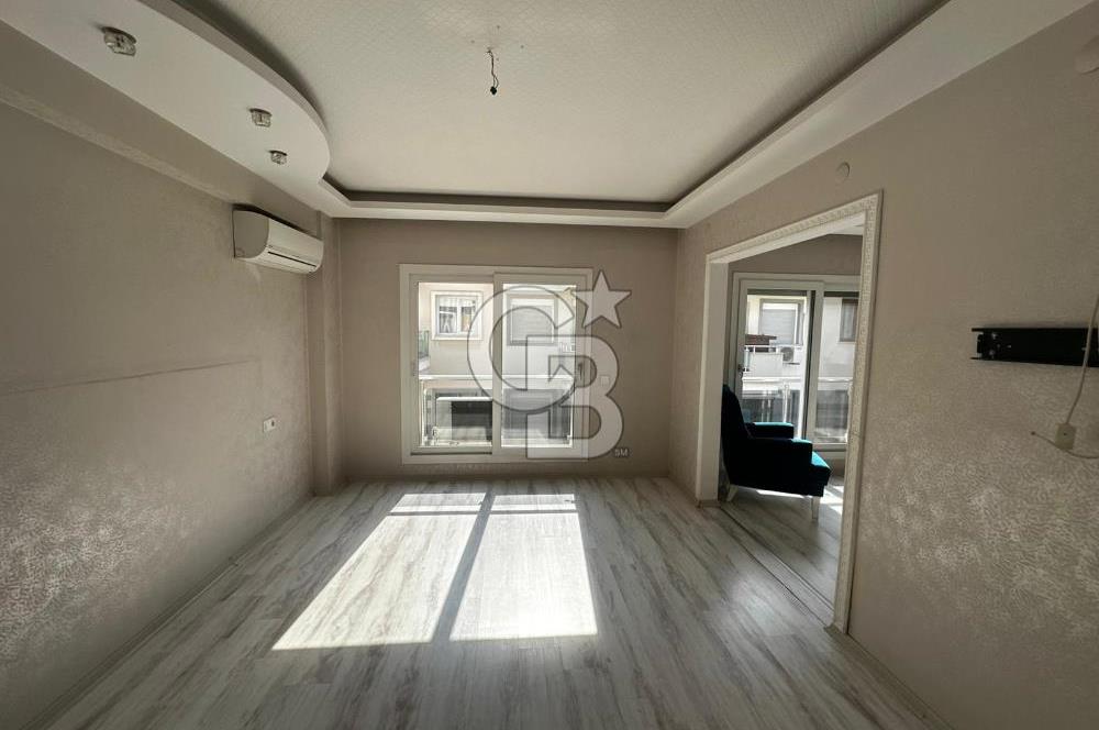 Karşıyaka'da Merkezi konumda 6+1 Satılık Lüks Daire