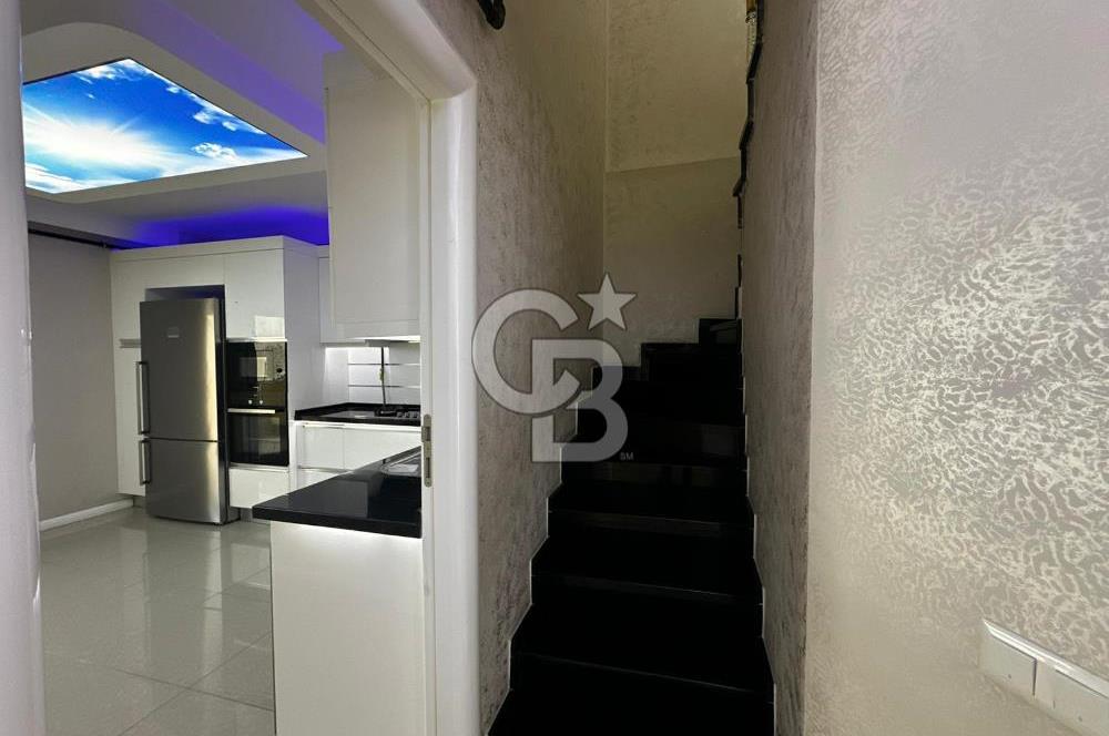 Karşıyaka'da Merkezi konumda 6+1 Satılık Lüks Daire
