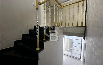 Karşıyaka'da Merkezi konumda 6+1 Satılık Lüks Daire
