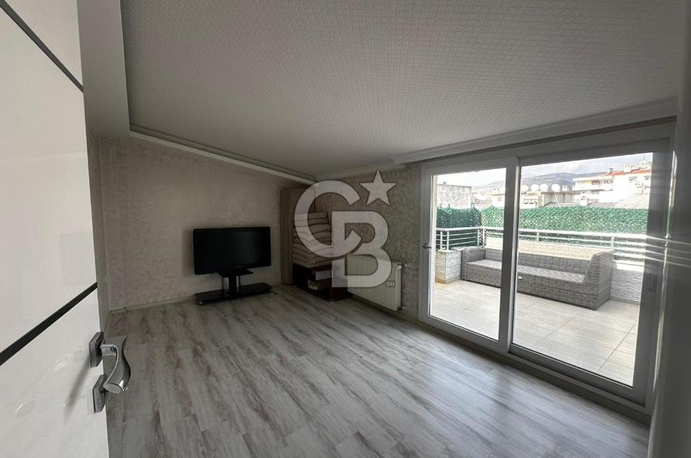 Karşıyaka'da Merkezi konumda 6+1 Satılık Lüks Daire