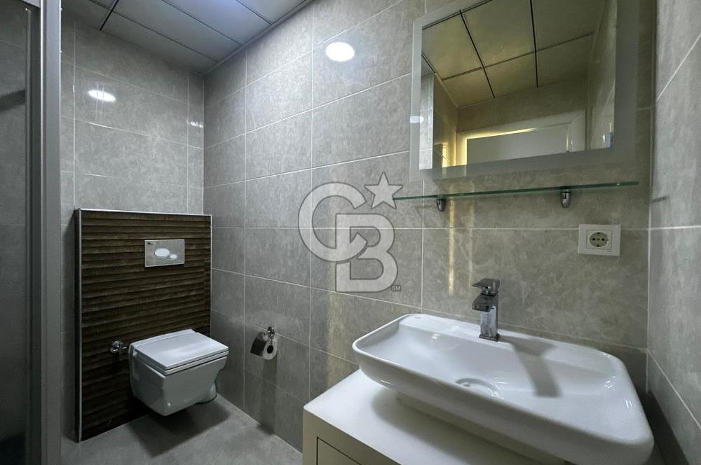 Karşıyaka'da Merkezi konumda 6+1 Satılık Lüks Daire