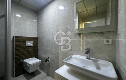Karşıyaka'da Merkezi konumda 6+1 Satılık Lüks Daire