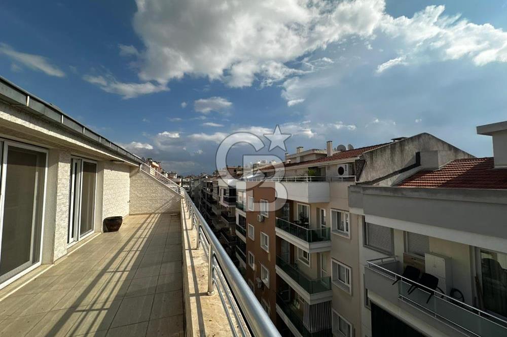 Karşıyaka'da Merkezi konumda 6+1 Satılık Lüks Daire