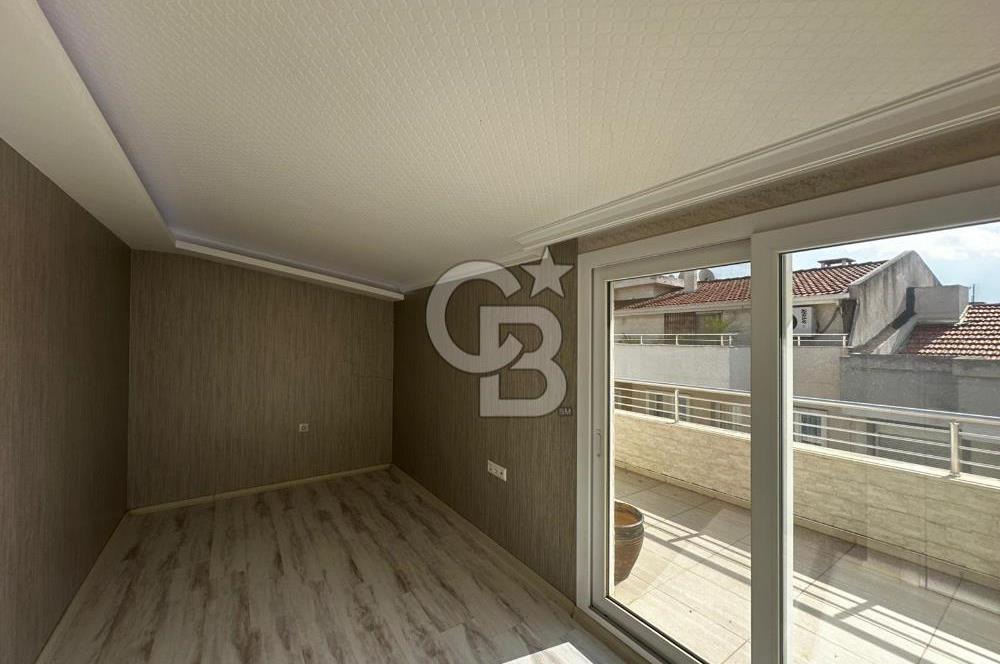 Karşıyaka'da Merkezi konumda 6+1 Satılık Lüks Daire