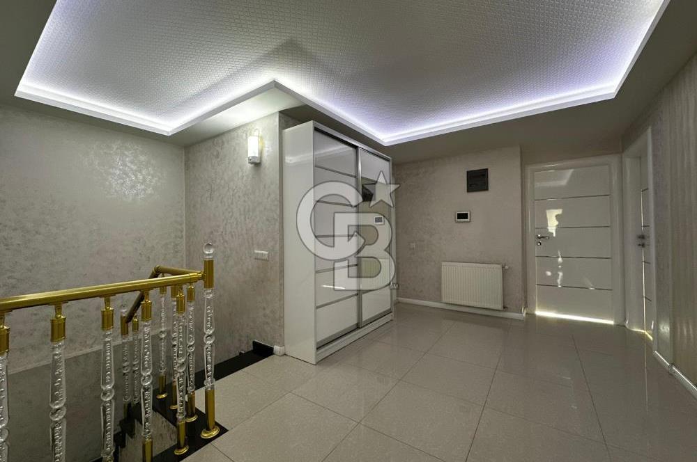 Karşıyaka'da Merkezi konumda 6+1 Satılık Lüks Daire