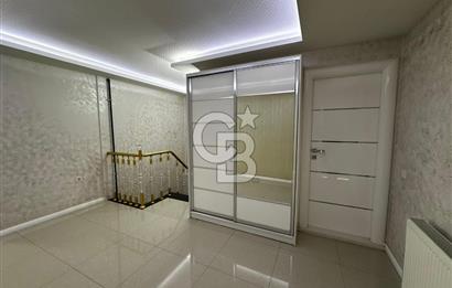Karşıyaka'da Merkezi konumda 6+1 Satılık Lüks Daire