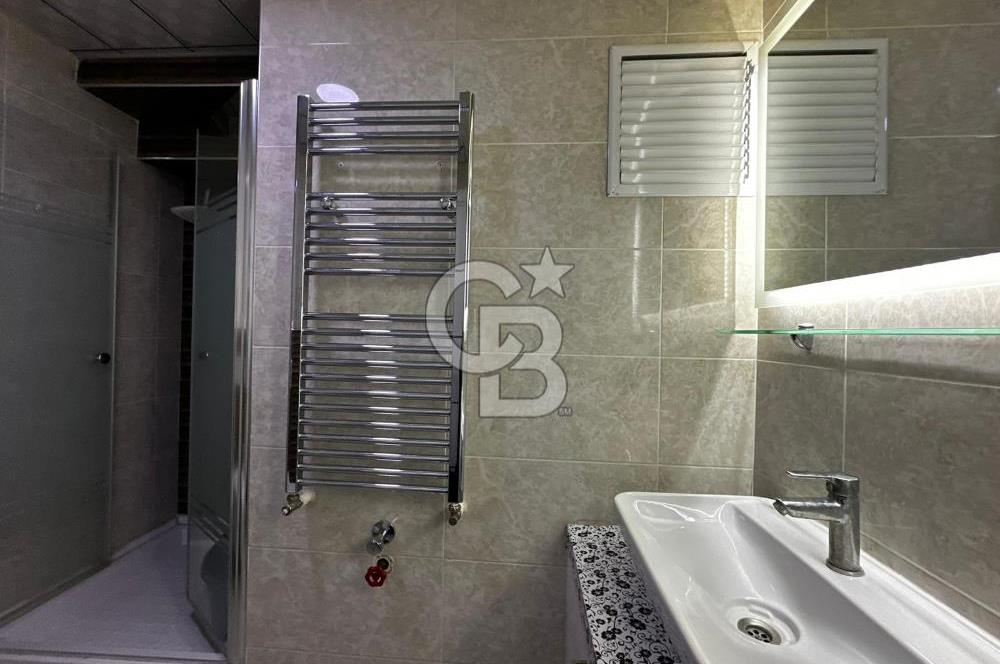 Karşıyaka'da Merkezi konumda 6+1 Satılık Lüks Daire