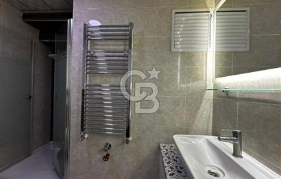 Karşıyaka'da Merkezi konumda 6+1 Satılık Lüks Daire