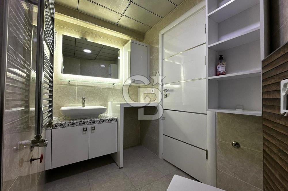 Karşıyaka'da Merkezi konumda 6+1 Satılık Lüks Daire