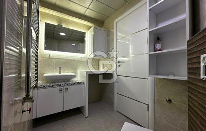 Karşıyaka'da Merkezi konumda 6+1 Satılık Lüks Daire