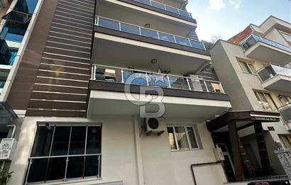 Karşıyaka'da Merkezi konumda 6+1 Satılık Lüks Daire