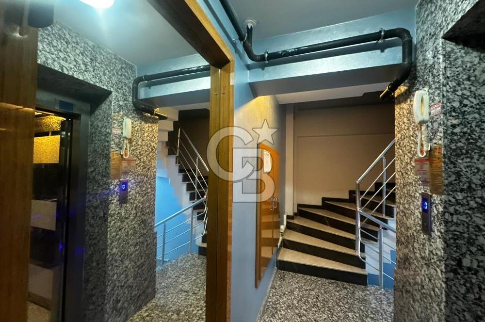 Karşıyaka'da Merkezi konumda 6+1 Satılık Lüks Daire