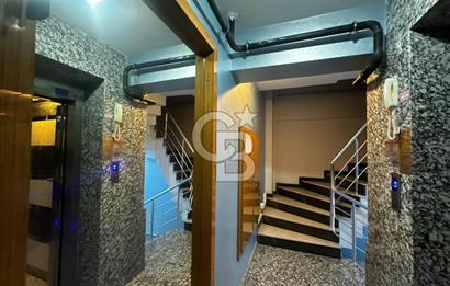 Karşıyaka'da Merkezi konumda 6+1 Satılık Lüks Daire