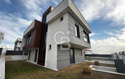 Villakent'in Eşşiz Lokasyonunda Ay Işığı Teras Evlerde Satılık Villa