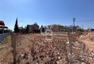 PROFESÖRLER SİTESİ KARŞISI ARA YOLA CEPHE TEK TAPU VİLLA ARSASI