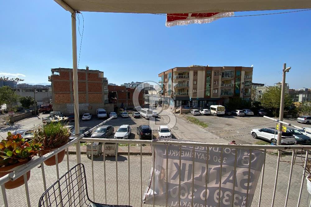 Karşıyaka Cumhuriyet Mahallesinde 2+1 Satılık Daire