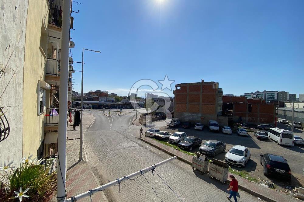 Karşıyaka Cumhuriyet Mahallesinde 2+1 Satılık Daire