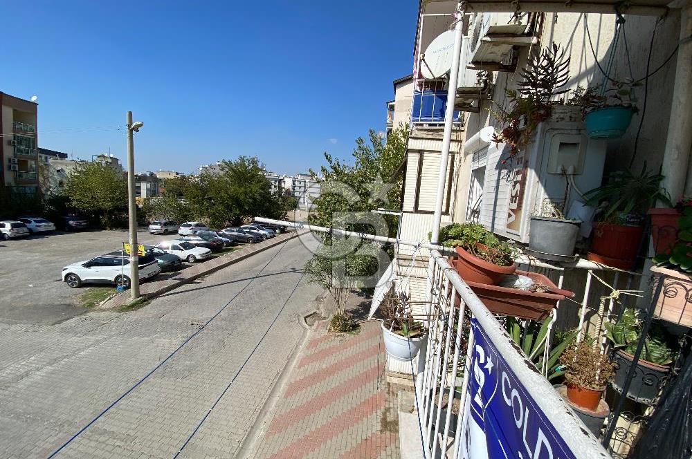 Karşıyaka Cumhuriyet Mahallesinde 2+1 Satılık Daire