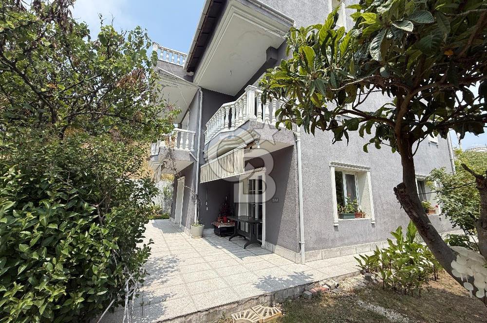 Bağımsız ve özel bir villa; size huzuru, konforu ve eşsiz deniz manzarasını sunuyor