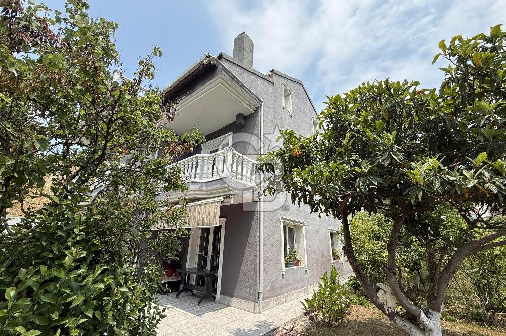 Bağımsız ve özel bir villa; size huzuru, konforu ve eşsiz deniz manzarasını sunuyor