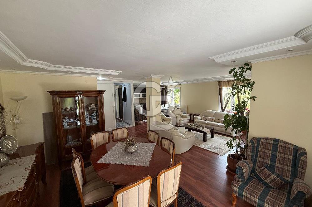 Bağımsız ve özel bir villa; size huzuru, konforu ve eşsiz deniz manzarasını sunuyor