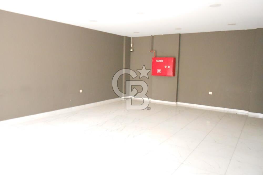 CB  EVEREST'TEN CADDE ÜSTÜ TABELA DEGERİ YÜKSEK KİRALIK DÜKKAN