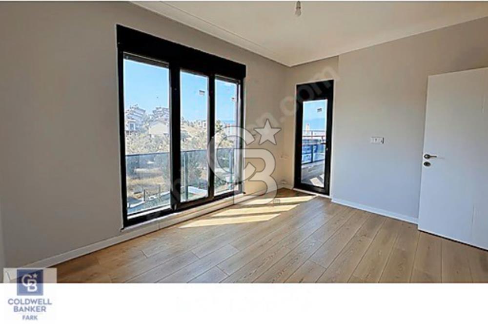 CB FARK'tan Denize 200 Metre Lüks Geniş Bahçeli Villa
