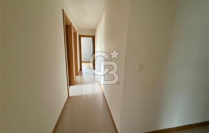 Bayraklı Körfez Mahallesi Güvenlikli Sitede Kiralık 4+1 Daire