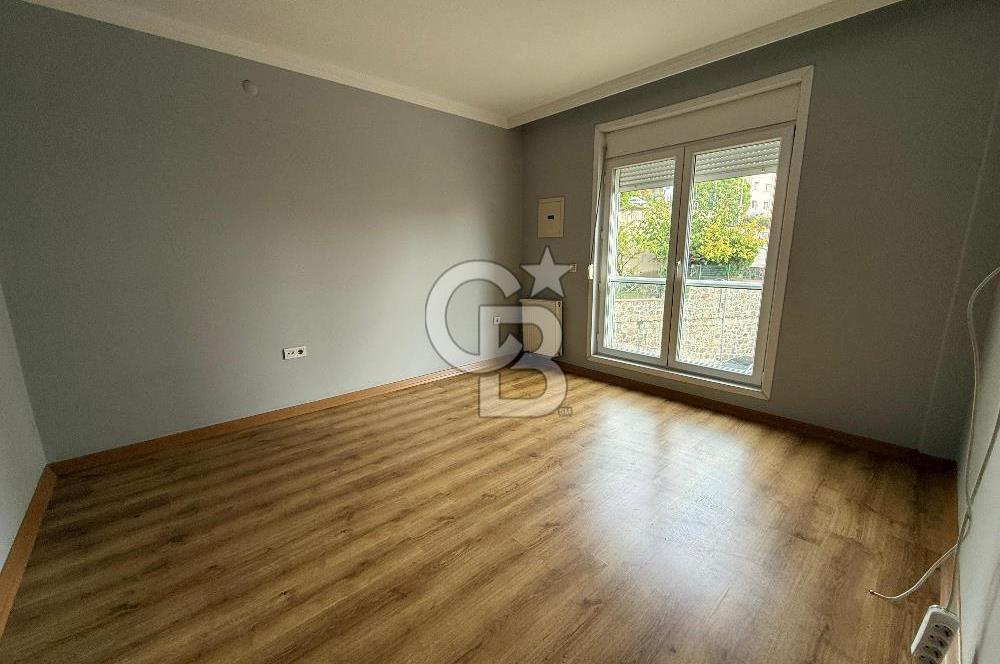 Bayraklı Körfez Mahallesi Güvenlikli Sitede Kiralık 4+1 Daire