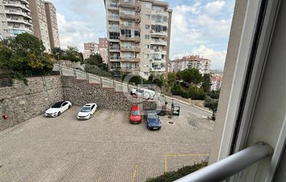 Bayraklı Körfez Mahallesi Güvenlikli Sitede Kiralık 4+1 Daire