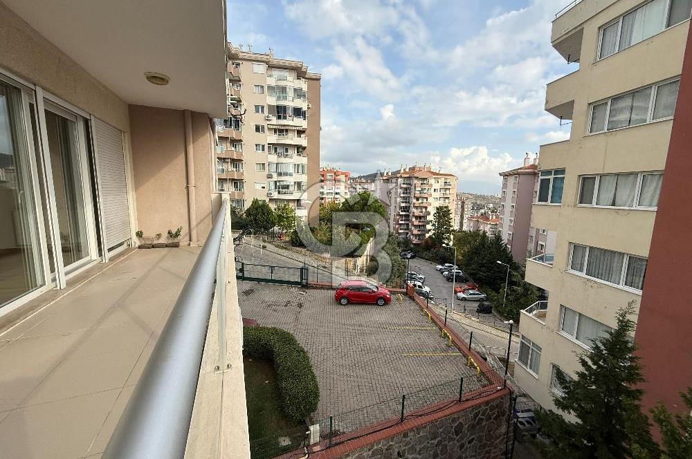 Bayraklı Körfez Mahallesi Güvenlikli Sitede Kiralık 4+1 Daire