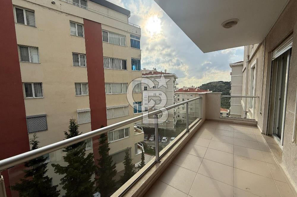 Bayraklı Körfez Mahallesi Güvenlikli Sitede Kiralık 4+1 Daire
