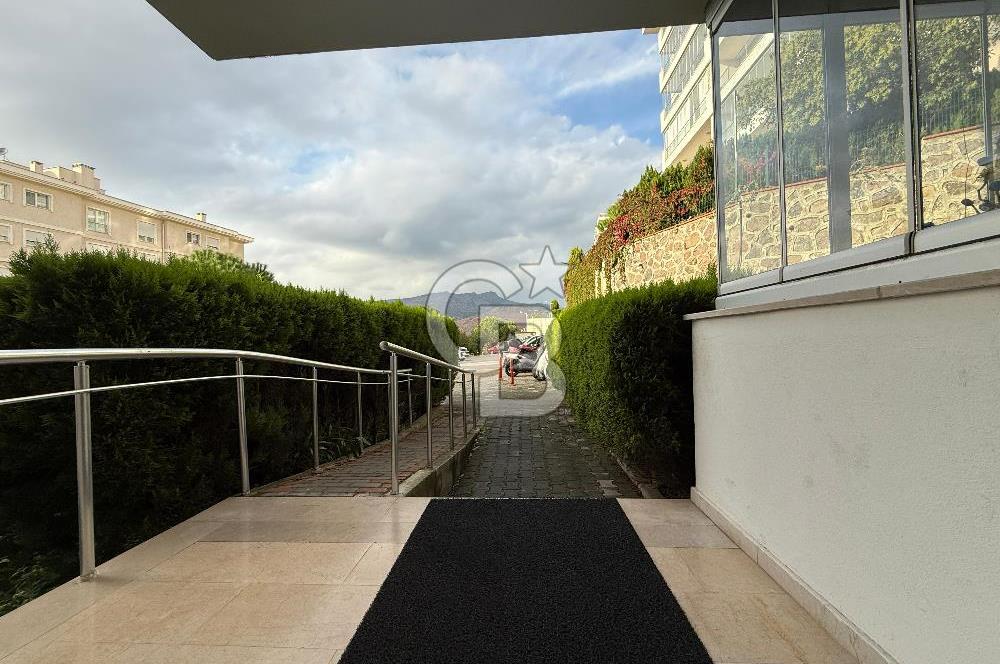 Bayraklı Körfez Mahallesi Güvenlikli Sitede Kiralık 4+1 Daire