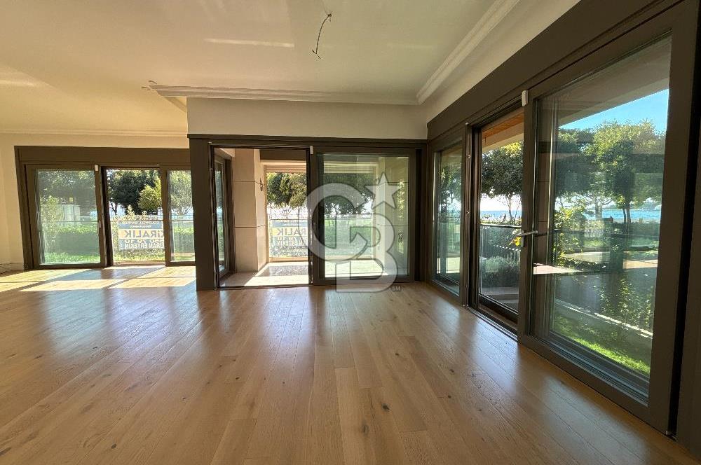 CADDEBOSTAN SAHİLDE FULL DENİZ MANZARALI 380m2 7+2 BAHÇE DUBLEKS