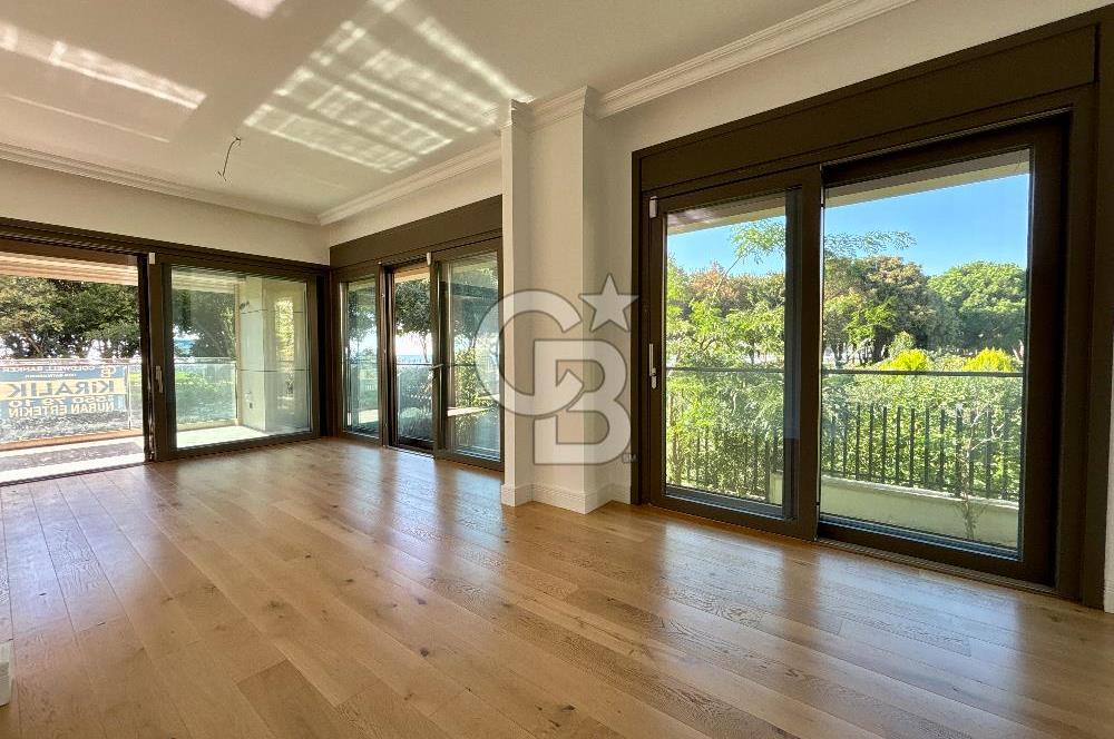 CADDEBOSTAN SAHİLDE FULL DENİZ MANZARALI 380m2 7+2 BAHÇE DUBLEKS