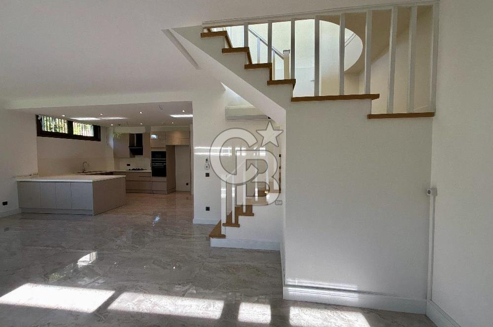 CADDEBOSTAN SAHİLDE FULL DENİZ MANZARALI 380m2 7+2 BAHÇE DUBLEKS