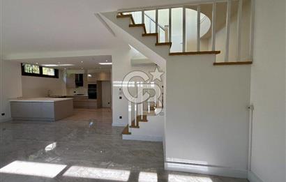 CADDEBOSTAN SAHİLDE FULL DENİZ MANZARALI 380m2 7+2 BAHÇE DUBLEKS