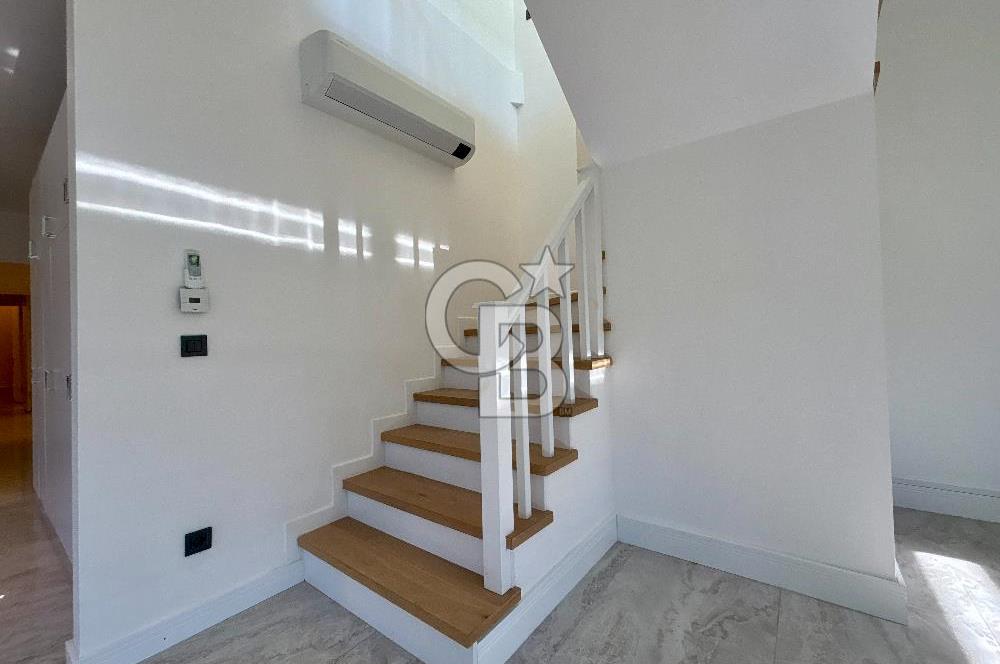 CADDEBOSTAN SAHİLDE FULL DENİZ MANZARALI 380m2 7+2 BAHÇE DUBLEKS