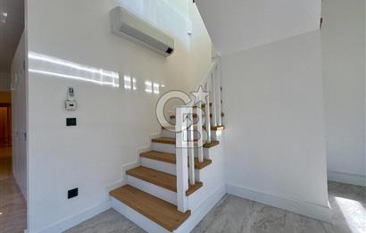 CADDEBOSTAN SAHİLDE FULL DENİZ MANZARALI 380m2 7+2 BAHÇE DUBLEKS