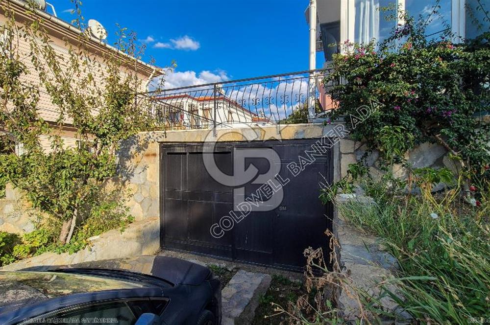 Kuşadası Rüya Villaları'nda Geniş Teraslı Satılık Villa!