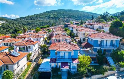 Kuşadası Rüya Villaları'nda Geniş Teraslı Satılık Villa!