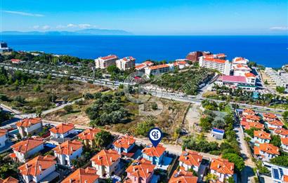 Kuşadası Rüya Villaları'nda Geniş Teraslı Satılık Villa!