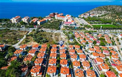 Kuşadası Rüya Villaları'nda Geniş Teraslı Satılık Villa!